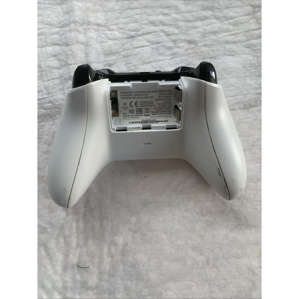 Microsoft Xbox One Wireless Controller Model 1708 White OEM Btty Cover Missing
